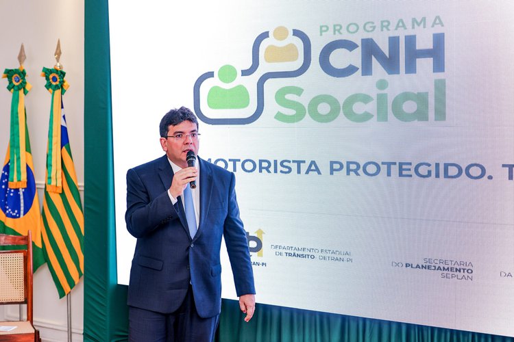 Governo do Estado lança programa que irá disponibilizar 60 mil CNHs e capacetes gratuitos.
