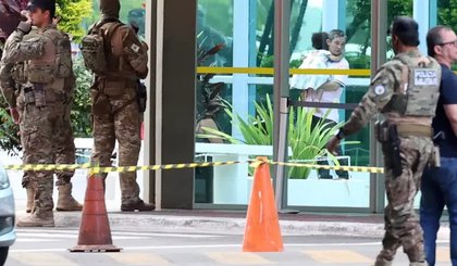 Homem ameaça explodir bomba em frente a ministério presidido por Wellington Dias - (Valter Campanato/Agência Brasil) (Foto: Valter Campanato/Agência Brasil)