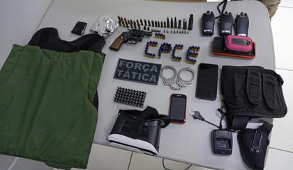 Homem é preso com grande quantidade de munição e equipamentos de uso restrito no Piauí. (Foto: Divulgação/Polícia Civil) Homem é preso com grande quantidade de munição e equipamentos de uso restrito no Piauí. (Foto: Divulgação/Polícia Civil)