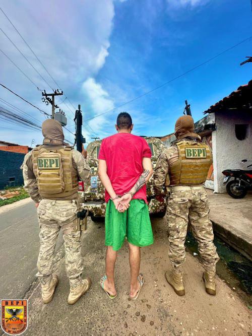 Homem suspeito de homicídio é preso pelo BEPI com arma de fogo em Teresina - (Divulgação PM PI)