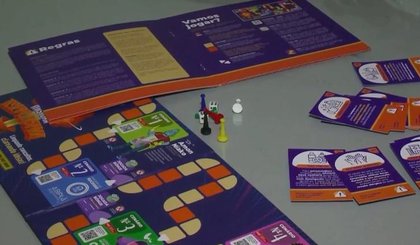 Jogo que alerta sobre o uso de misturas para limpeza é distribuído em escolas de Teresina (Foto: Reprodução/TV Clube) Jogo que alerta sobre o uso de misturas para limpeza é distribuído em escolas de Teresina (Foto: Reprodução/TV Clube)