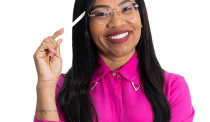 Keyla Alves Pimentel da Silva é especialista em leitura e produção textual, mestre em Linguística, psicopedagoga clínica e institucional, além de ser proprietária e gestora do Colégio Madre Teresa, em Floriano (PI). (Foto: Arquivo pessoal)