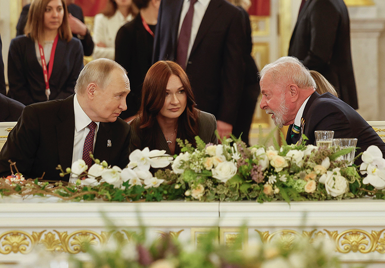 Lula participa de celebração do fim da 2ª Guerra ao lado de Putin em Moscou