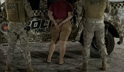 Mulher é presa com drogas em ônibus interestadual na região de fronteira entre Piauí e Ceará (Foto: BEPI) Mulher é presa com drogas em ônibus interestadual na região de fronteira entre Piauí e Ceará (Foto: BEPI)
