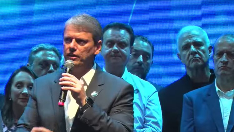 O governador de São Paulo, Tarcísio de Freitas (Republicanos), discursa em evento na capital paulista.