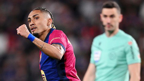 Raphinha comemora gol em Valladolid x Barcelona
