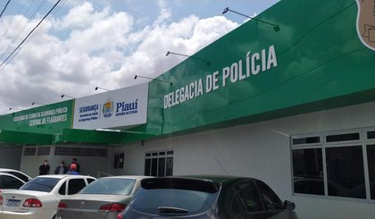 Suspeito do crime foi preso e levado à Central de Flagrantes de Teresina (Foto: Andrê Nascimento/g1) Suspeito do crime foi preso e levado à Central de Flagrantes de Teresina (Foto: Andrê Nascimento/g1)