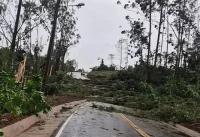 Temporal causa estragos e deixa um morto em Palmitos, SC, na sexta (9) (Foto: Reprodução) Temporal causa estragos e deixa um morto em Palmitos, SC, na sexta (9) (Foto: Reprodução)