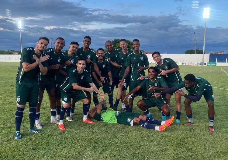 Treino do Altos no Estádio Municipal de Quixelô, no interior cearense, pela Série D