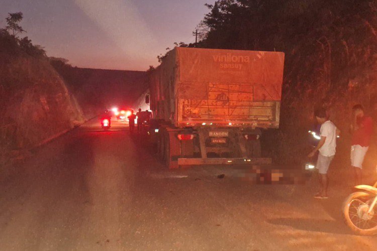 Um motociclista ficou gravemente ferido após colidir na traseira de um caminhão parado na PI-240, em Antônio Almeida
