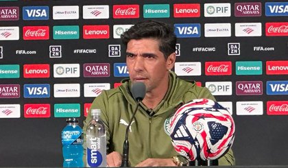 Abel Ferreira antes do jogo do Palmeiras contra o Al Ahly. (Foto: Thiago Ferri)
