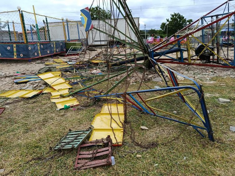 Bombeiros dizem que parque em que brinquedo desabou no PI era irregular.
