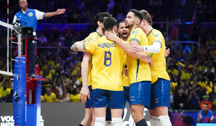 Brasil supera Eslovênia, conquista 3ª vitória e sobe para 3º na tabela (Foto: Divulgação / CBV) Brasil supera Eslovênia, conquista 3ª vitória e sobe para 3º na tabela (Foto: Divulgação / CBV)