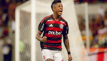 Bruno Henrique é acusado de forçar cartão no jogo entre Flamengo e Santos, pela 31a rodada do Brasileiro de 2023 (Foto: Adriano Fontes / Flamengo
