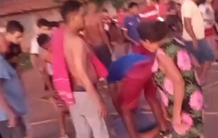 Dois morrem e um fica ferido após varas tocarem fios de alta tensão