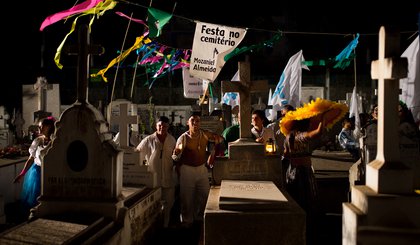Festa no Cemitério (Foto: gerado por IA)