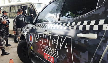 Jovem é baleado no peito e morre ao tentar apagar fogo em sua moto (Foto: Reprodução) Jovem é baleado no peito e morre ao tentar apagar fogo em sua moto (Foto: Reprodução)