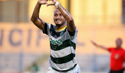 Mandacaru, atacante do Altos, abre o placar contra o Iguatu e marca dois gols no jogo. (Foto: Samuel Pereira/A.A. Altos) Mandacaru, atacante do Altos, abre o placar contra o Iguatu e marca dois gols no jogo. (Foto: Samuel Pereira/A.A. Altos)