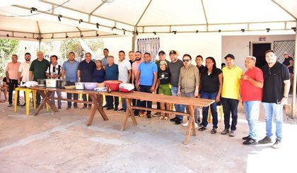 O almoço, 07 de junho, na residência de Daguia do Mano na Localidade Porteiras, presentes os Deputados Gustavo Neiva, Júlio Arcoverde (Foto: Instagram Felipe Vieira)
