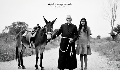 O padre, a moça e a mula (Foto: gerado por IA)