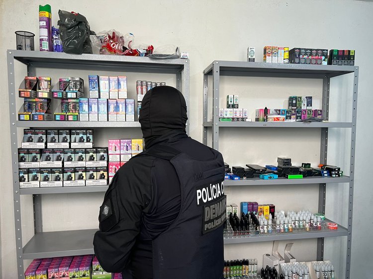 Operação desmantela maior depósito de vapes e prende 8 no Piauí