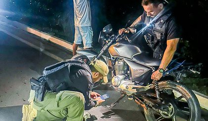 Operação Rota Segura prende suspeitos e recupera motos adulteradas em Palmeirais (Foto: Ascom/SPP-PI) Operação Rota Segura prende suspeitos e recupera motos adulteradas em Palmeirais (Foto: Ascom/SPP-PI)