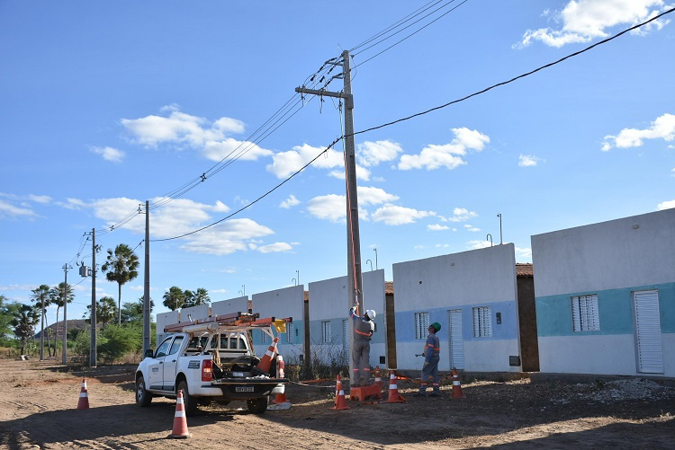 Após um ano sem energia, Residencial Dudu Amorim é finalmente ligado