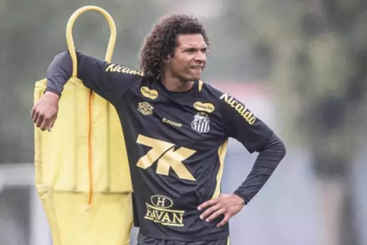 Arão é regularizado e fica à disposição do Santos para o Brasileirão