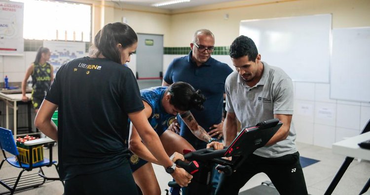 Atletas do Atlético-PI realizando testes físicos após folga