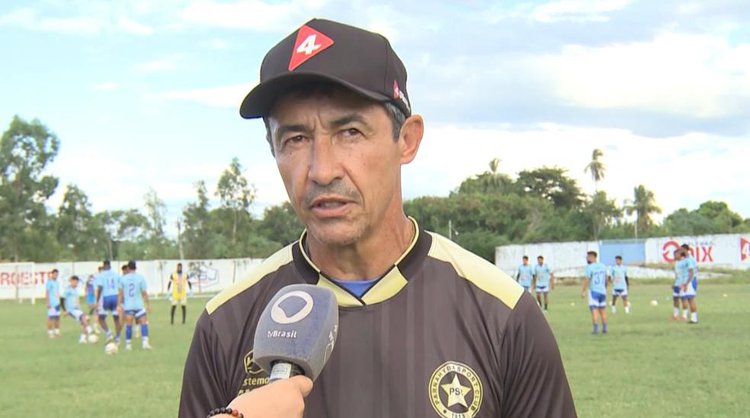 Betinho, técnico do Parnahyba comenta saída e chegada de jogadores.