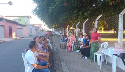 Campanha #IsabelFica tenta impedir despejo de mãe com 4 filhos (Foto: Reprodução) Campanha #IsabelFica tenta impedir despejo de mãe com 4 filhos (Foto: Reprodução)