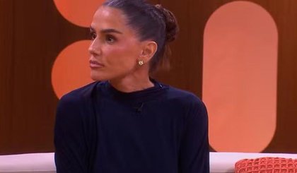 Deborah Secco revela que não acredita em monogamia: “Fui traída em todas as relações” (Foto: Reprodução Saia Justa)