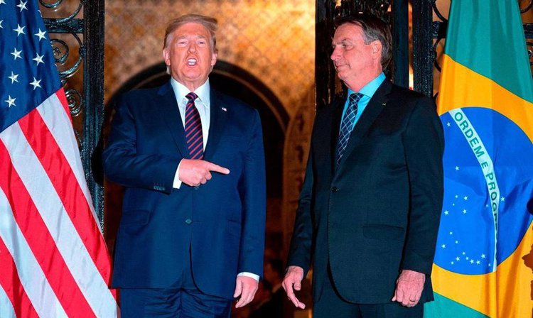 Donald Trump e Jair Bolsonaro durante um jantar em Mar-a-Lago, na Flórida.