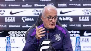 Dorival aposta em retornos e força do grupo para vencer clássico