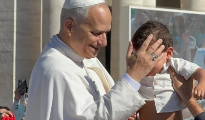 Escolhido entre milhares, Mathias recebe bênção do Papa no Vaticano. (Foto: Reprodução) Escolhido entre milhares, Mathias recebe bênção do Papa no Vaticano. (Foto: Reprodução)