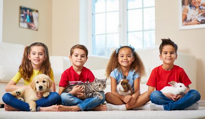 Especialista fala sobre benefícios de crianças que crescem com um pet. (Foto: Gerado por IA) Especialista fala sobre benefícios de crianças que crescem com um pet. (Foto: Gerado por IA)