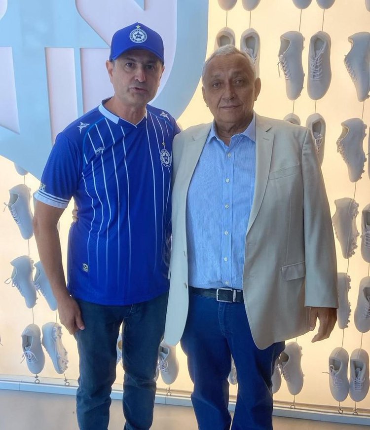 Eureliano Barros, presidente do Parnahyba, ao lado de Robert Brown, presidente da FFP.