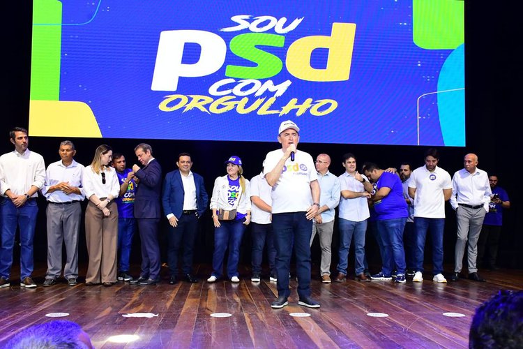 Gilberto Kassab apresenta Júlio César como pré-candidato ao Senado em evento no Piauí