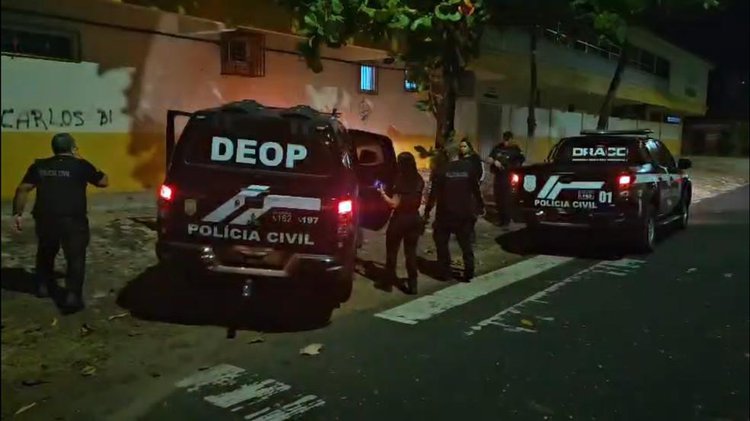 Homem é condenado a 23 anos de prisão por matar e roubar outro homem na porta de casa.