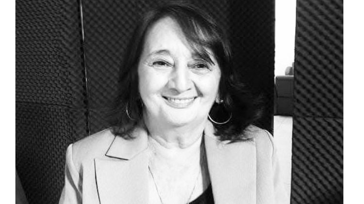Jornalista e cantora Lena Rios morre aos 75 anos.