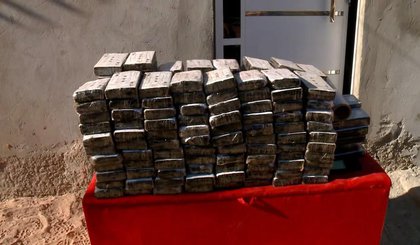 Polícia Civil localiza quase 200 kg de cocaína enterrados em sítio em Teresina. (Foto: Reprodução/TV Clube) Polícia Civil localiza quase 200 kg de cocaína enterrados em sítio em Teresina. (Foto: Reprodução/TV Clube)