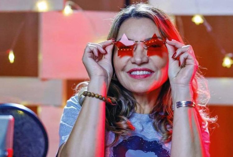 Primeira-dama Janja torna perfil em rede social público após quatro meses.