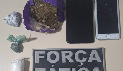 Trio é preso e adolescentes são apreendidos por tráfico de drogas em Valença (Foto: divulgação PM-PI) Trio é preso e adolescentes são apreendidos por tráfico de drogas em Valença (Foto: divulgação PM-PI)