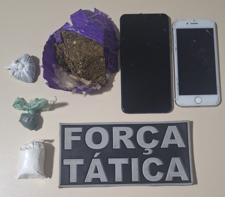 Trio é preso e adolescentes são apreendidos por tráfico de drogas em Valença