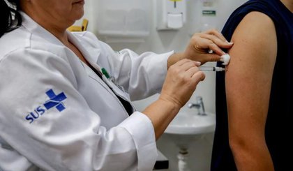 Vacina contra dengue é liberada para adolescentes de 14 anos. (Foto: Paulo Pinto/Agência Brasil) Vacina contra dengue é liberada para adolescentes de 14 anos. (Foto: Paulo Pinto/Agência Brasil)