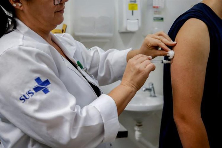 Vacina contra dengue é liberada para adolescentes de 14 anos.