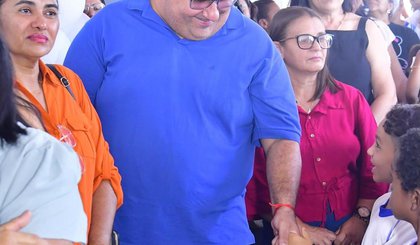 Vereador David Oka durante a Comemoração de 128 anos de Emancipação Política de Floriano (Foto: Instagram David Oka) Vereador David Oka durante a Comemoração de 128 anos de Emancipação Política de Floriano (Foto: Instagram David Oka)