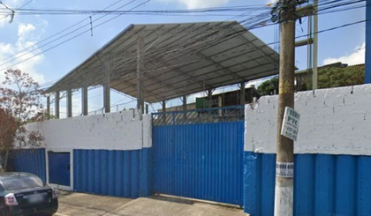 Adolescente invade escola com faca e é detido em Cotia (Foto: Reprodução) Adolescente invade escola com faca e é detido em Cotia (Foto: Reprodução)