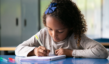 Aprender um novo idioma na infância potencializa o desenvolvimento e prepara para o futuro (Foto: Reprodução) Aprender um novo idioma na infância potencializa o desenvolvimento e prepara para o futuro (Foto: Reprodução)