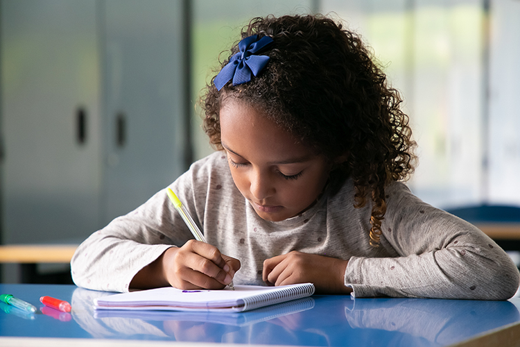 Aprender um novo idioma na infância potencializa o desenvolvimento e prepara para o futuro